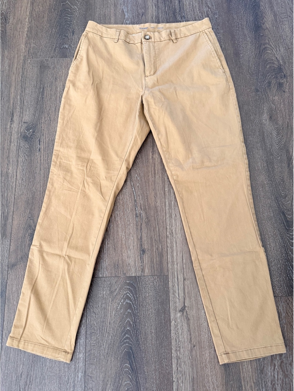 Old Navy Men’s Athletic Built-In Flex Chino Pants 34x32 Khaki Tan; NWOT